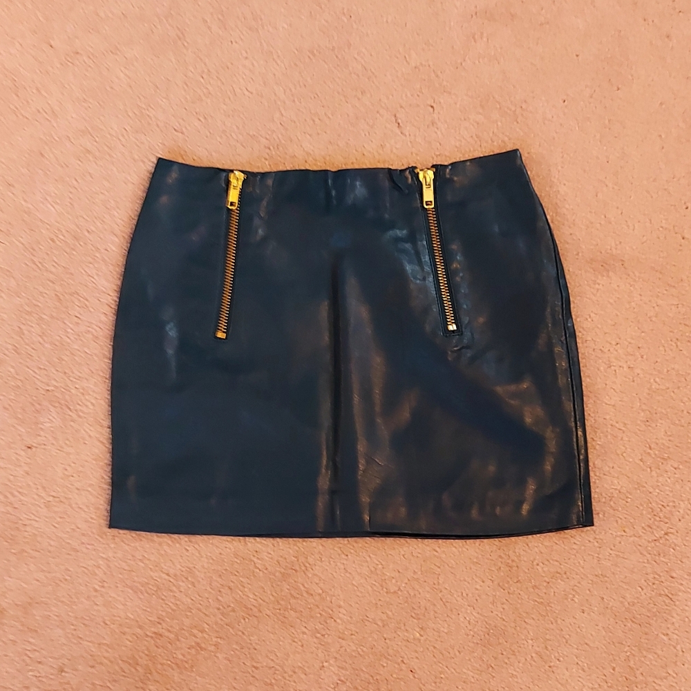 H&M LEATHER LIKE SKIRT SZ 6 NWOT